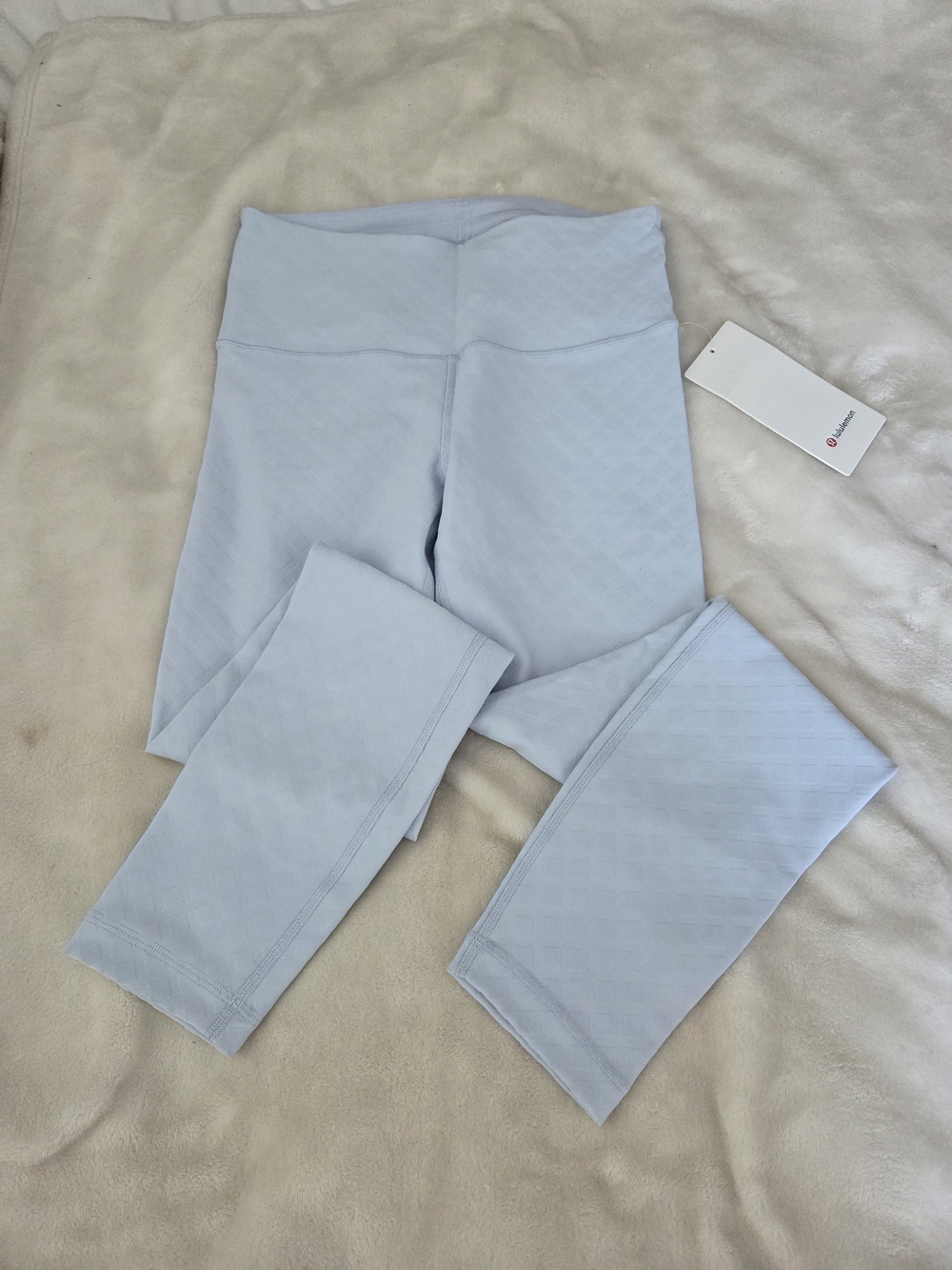 lululemon limited edition light blue 3D jacquard diamond trainHR tight